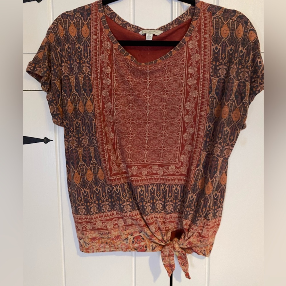 Lucky Brand Bohemian-style Top with Tie-front detail and Cuffed Sleeves. Size SP